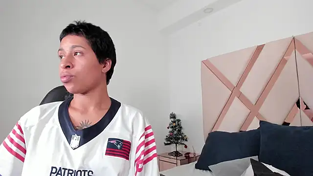 cloemorwen online show from 12/17/25, 09:53