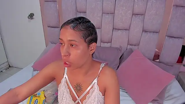 cloemorwen online show from 12/15/25, 10:04