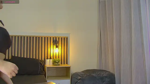 Snapshot of emma_morales_ chatting on 11/24/25, 11:54 emma morales online show from 11/24/25, 11:54