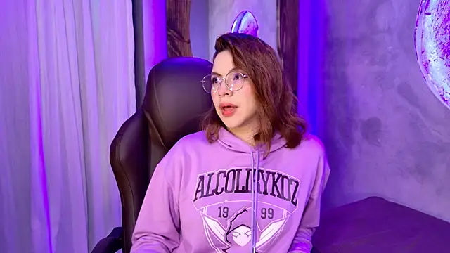 Snapshot of Celineblossom_ chatting on 10/10/25, 04:41 Celineblossom online show from 10/10/25, 04:41