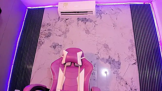 Mia Duarte1 online show from 10/21/25, 07:35