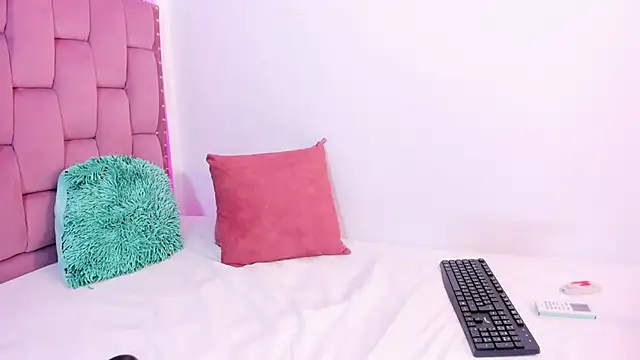 Mia Duarte1 online show from 12/13/25, 08:04