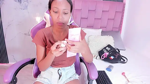 Mia Duarte1 online show from 10/03/25, 07:26
