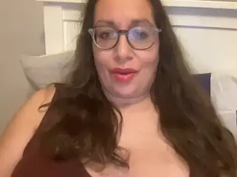 Snapshot of RosaFreya chatting on 09/22/25, 05:52 RosaFreya online show from 09/22/25, 05:52