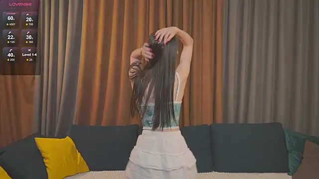 LessyLuiz online show from 11/03/25, 11:30