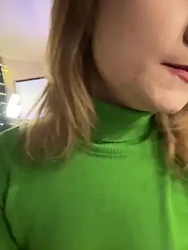 Snapshot of SugarDanger chatting on 12/18/25, 05:01 SugarDanger online show from 12/18/25, 05:01