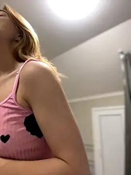 Snapshot of SugarDanger chatting on 11/13/25, 05:22 SugarDanger online show from 11/13/25, 05:22