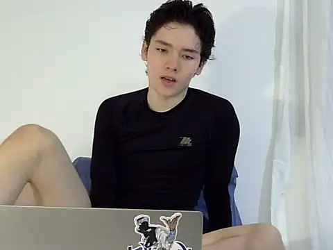 Snapshot of boxedtwink18 chatting on 10/22/25, 03:39 boxedtwink18 online show from 10/22/25, 03:39