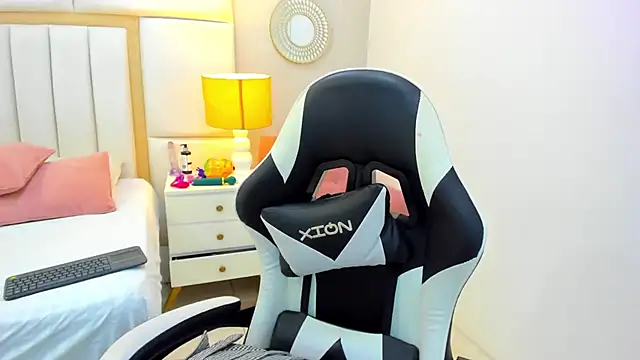 EimmyJones online show from 11/08/25, 03:21