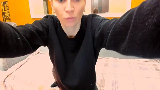 Snapshot of Roxee33 chatting on 12/02/25, 07:26 Roxee33 online show from 12/02/25, 07:26