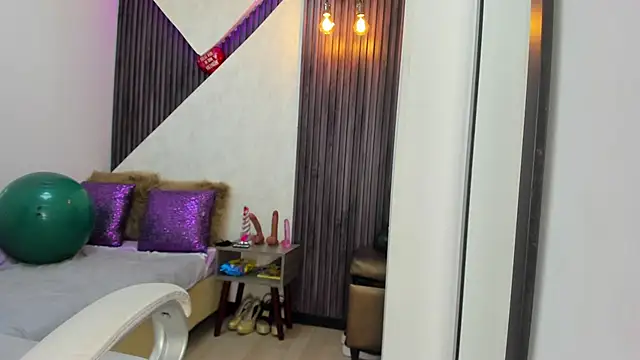 roxana santini online show from 11/07/25, 03:49