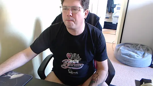 Snapshot of blueandwhite1 chatting on 03/05/25, 03:40 blueandwhite1 online show from 03/05/25, 03:40