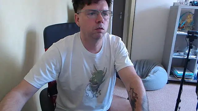 blueandwhite1 online show from 05/08/26, 07:34