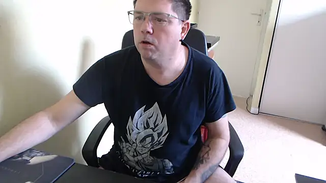 Snapshot of blueandwhite1 chatting on 03/19/25, 08:55 blueandwhite1 online show from 03/19/25, 08:55