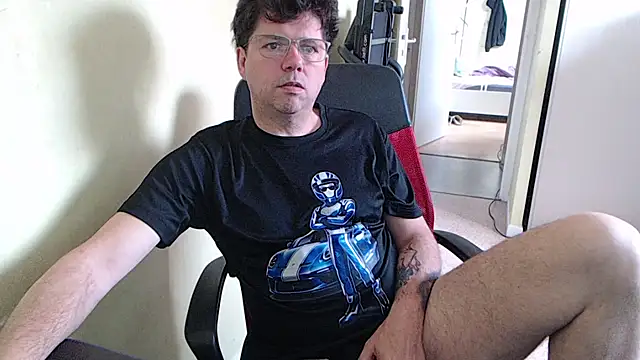 blueandwhite1 online show from 04/16/26, 07:42