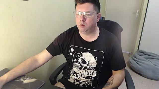 Snapshot of blueandwhite1 chatting on 03/12/25, 08:19 blueandwhite1 online show from 03/12/25, 08:19