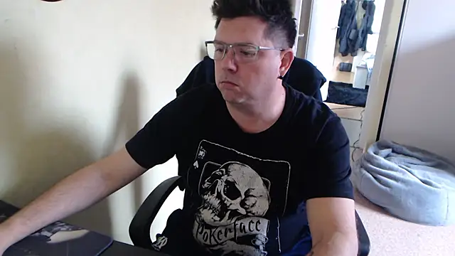 Snapshot of blueandwhite1 chatting on 03/12/25, 11:21 blueandwhite1 online show from 03/12/25, 11:21