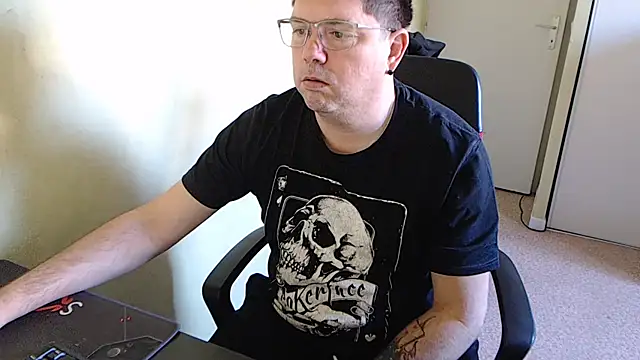 Snapshot of blueandwhite1 chatting on 02/02/25, 09:51 blueandwhite1 online show from 02/02/25, 09:51