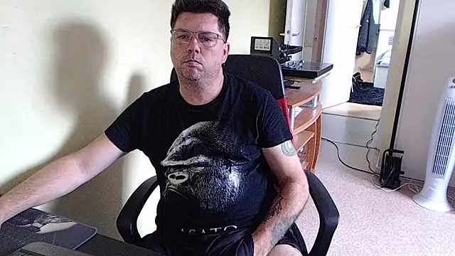 Snapshot of blueandwhite1 chatting on 09/20/25, 07:57 blueandwhite1 online show from 09/20/25, 07:57