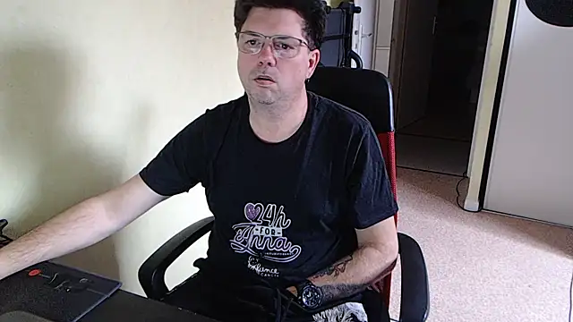 blueandwhite1 online show from 04/01/26, 02:36