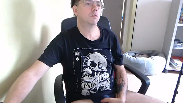 blueandwhite1 online show from 05/16/26, 07:29
