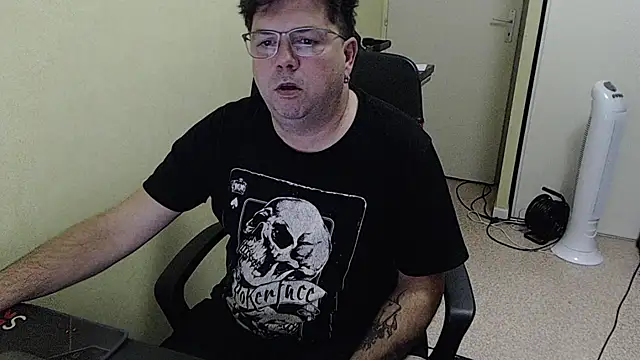 blueandwhite1 online show from 11/10/25, 04:12