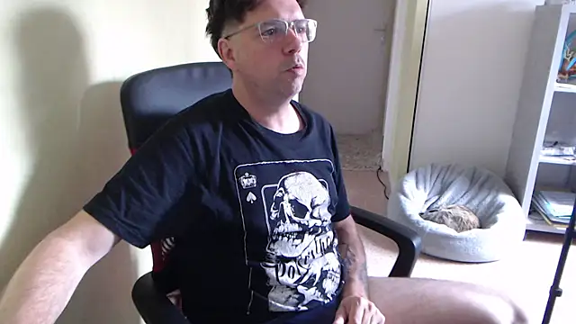 blueandwhite1 online show from 05/05/26, 02:42