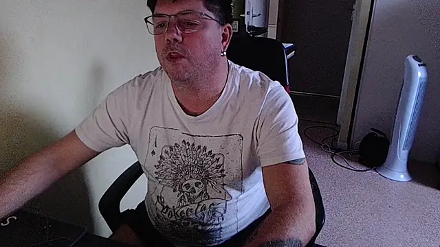 blueandwhite1 online show from 11/13/25, 04:00