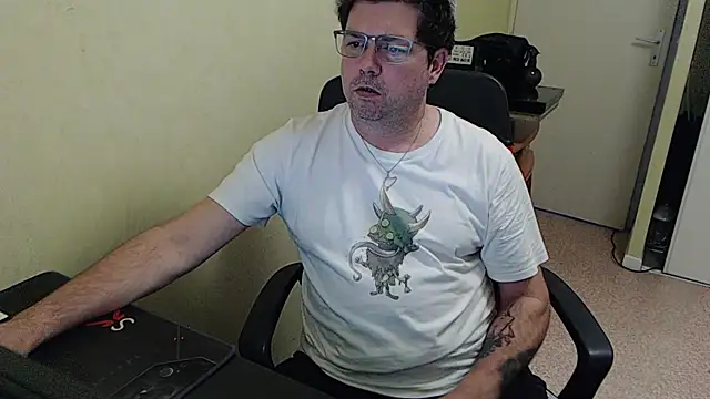 Snapshot of blueandwhite1 chatting on 01/16/25, 03:34 blueandwhite1 online show from 01/16/25, 03:34