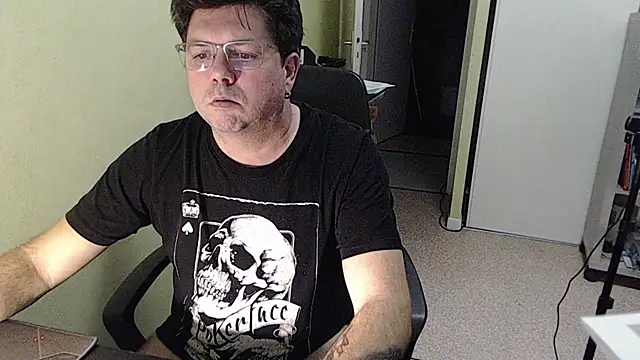 blueandwhite1 online show from 12/16/25, 04:00