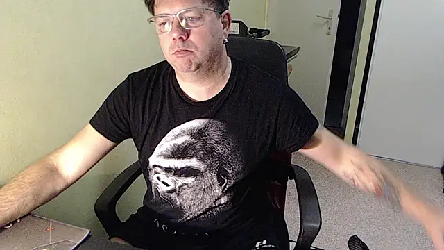 blueandwhite1 online show from 11/29/25, 07:52