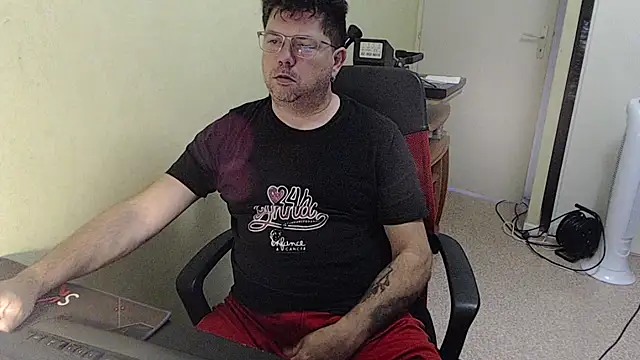 Snapshot of blueandwhite1 chatting on 10/25/25, 07:29 blueandwhite1 online show from 10/25/25, 07:29