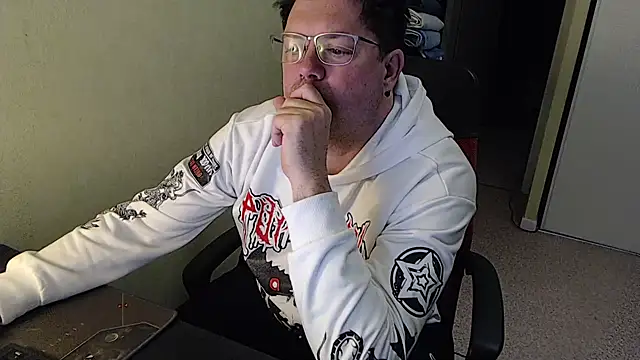 Snapshot of blueandwhite1 chatting on 02/08/25, 10:40 blueandwhite1 online show from 02/08/25, 10:40