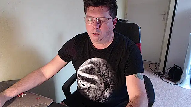 Snapshot of blueandwhite1 chatting on 10/08/25, 07:21 blueandwhite1 online show from 10/08/25, 07:21