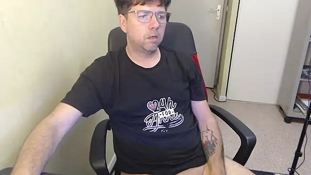 blueandwhite1 online show from 05/25/26, 08:57