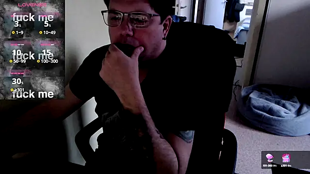 Snapshot of blueandwhite1 chatting on 03/03/25, 05:20 blueandwhite1 online show from 03/03/25, 05:20