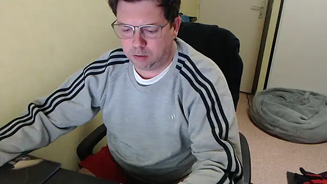 Snapshot of blueandwhite1 chatting on 03/01/25, 08:21 blueandwhite1 online show from 03/01/25, 08:21