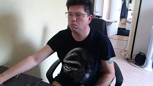 Snapshot of blueandwhite1 chatting on 10/09/25, 02:50 blueandwhite1 online show from 10/09/25, 02:50