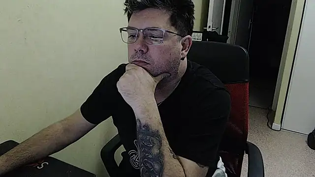 Snapshot of blueandwhite1 chatting on 01/30/25, 06:21 blueandwhite1 online show from 01/30/25, 06:21