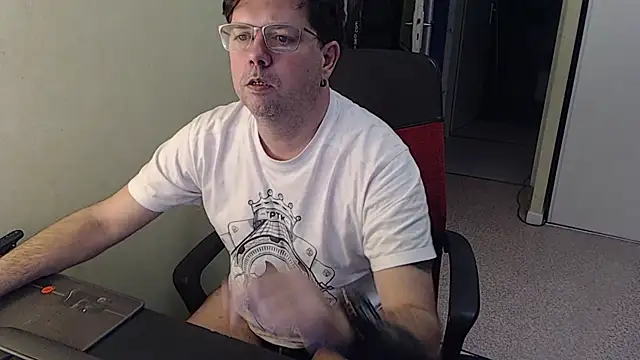 blueandwhite1 online show from 02/12/26, 05:02