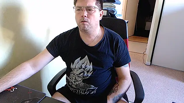 Snapshot of blueandwhite1 chatting on 02/06/25, 03:41 blueandwhite1 online show from 02/06/25, 03:41