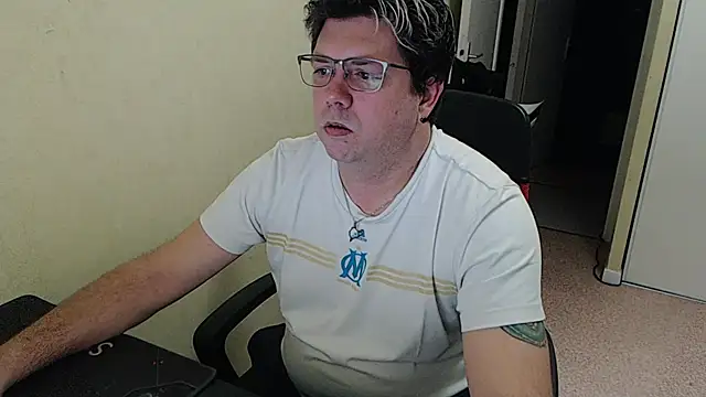 Snapshot of blueandwhite1 chatting on 01/26/25, 05:44 blueandwhite1 online show from 01/26/25, 05:44