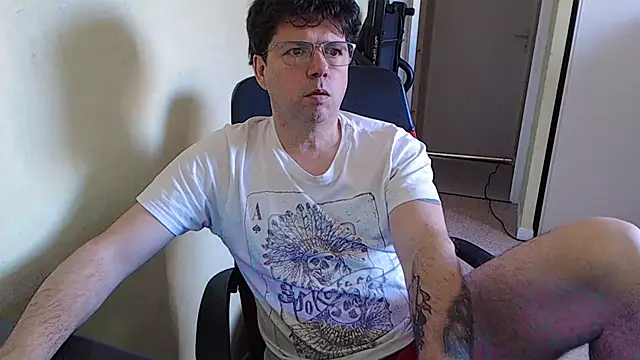 blueandwhite1 online show from 04/15/26, 08:20