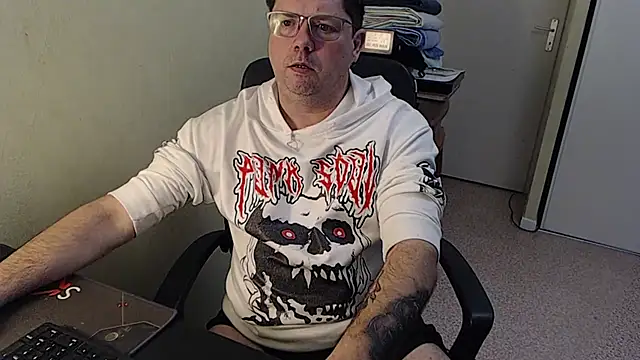 Snapshot of blueandwhite1 chatting on 02/09/25, 09:16 blueandwhite1 online show from 02/09/25, 09:16