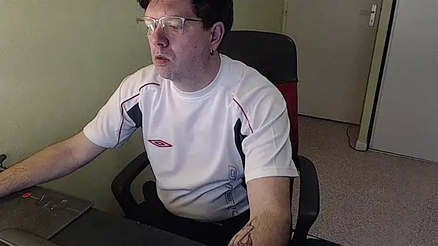 blueandwhite1 online show from 02/25/26, 07:41