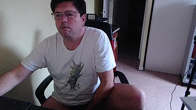 blueandwhite1 online show from 12/19/25, 02:41