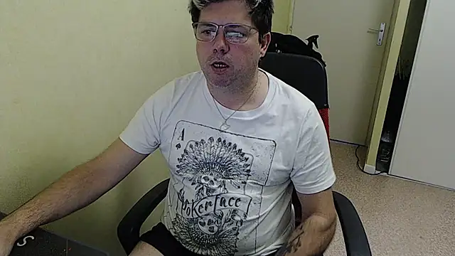 Snapshot of blueandwhite1 chatting on 01/08/25, 08:27 blueandwhite1 online show from 01/08/25, 08:27