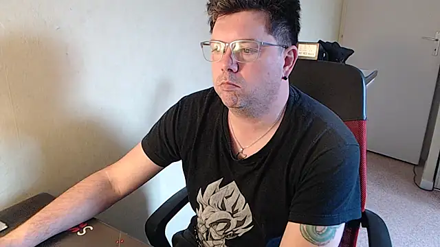 Snapshot of blueandwhite1 chatting on 01/29/25, 02:32 blueandwhite1 online show from 01/29/25, 02:32