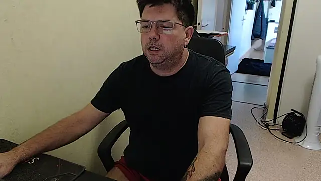 Snapshot of blueandwhite1 chatting on 10/01/25, 07:02 blueandwhite1 online show from 10/01/25, 07:02