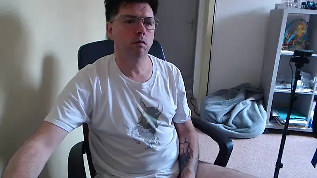 blueandwhite1 online show from 05/09/26, 07:34